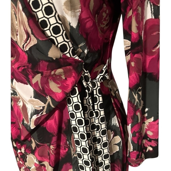 NWT Anne Klein Gorgeous Floral Wrap Dress with Geometric Neckline & Tie - Picture 6 of 9